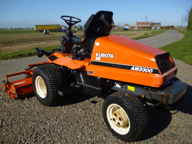  KUBOTA F3560, filtry silnika i hydrauliczne